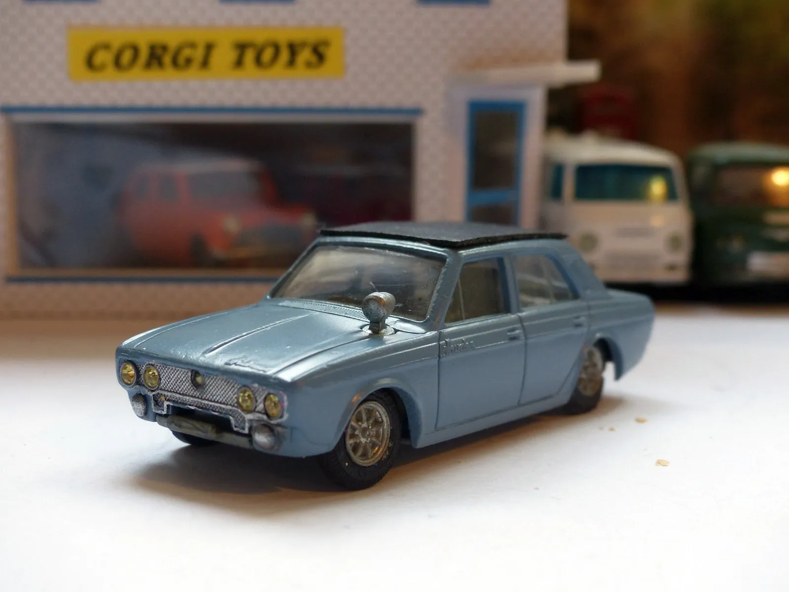 302 Hillman Hunter in grey (rebuilt)
