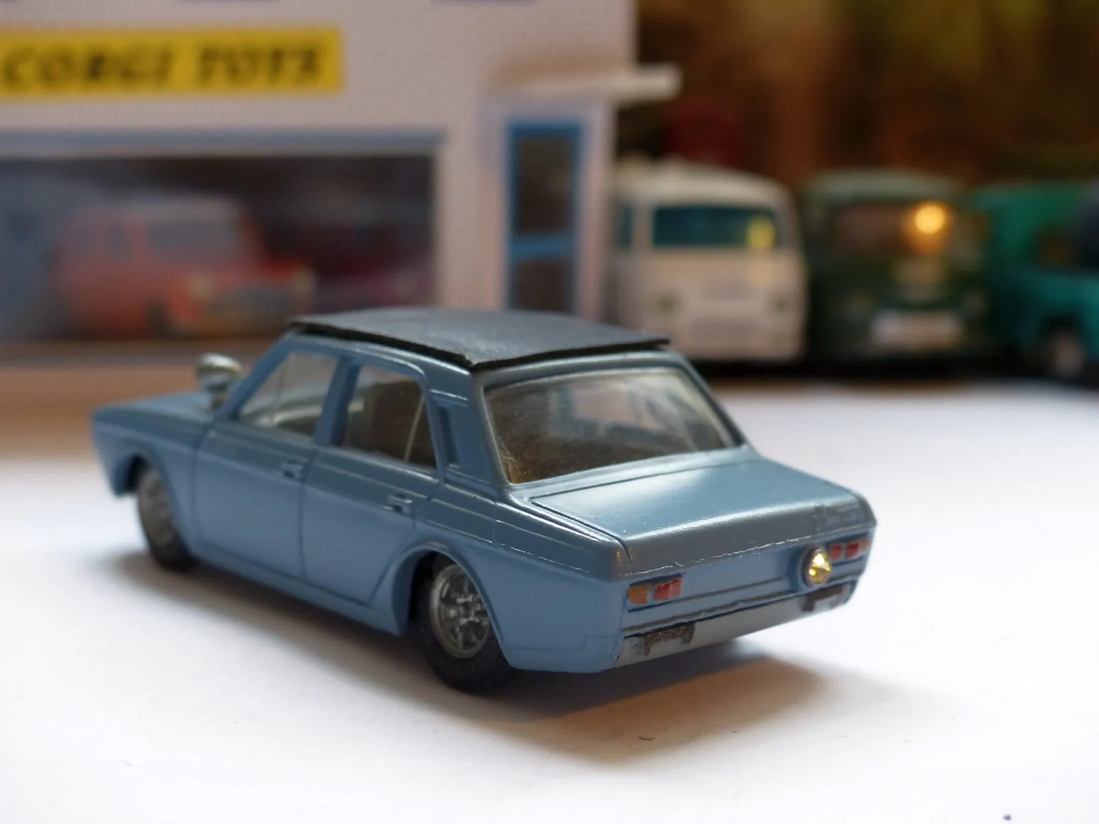 302 Hillman Hunter in grey (rebuilt)