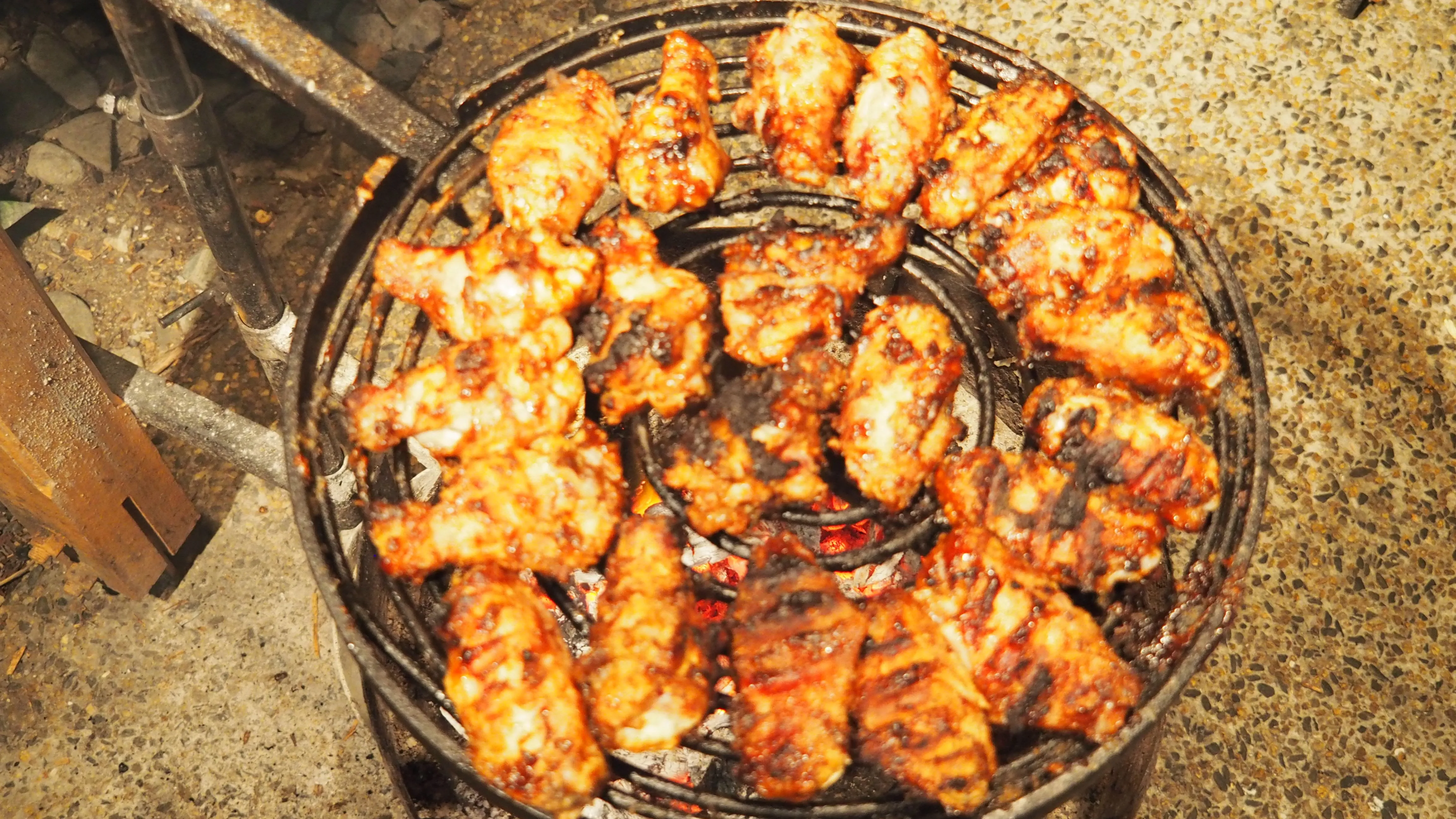 Swinging Grill, Cradle & BBQ Pan