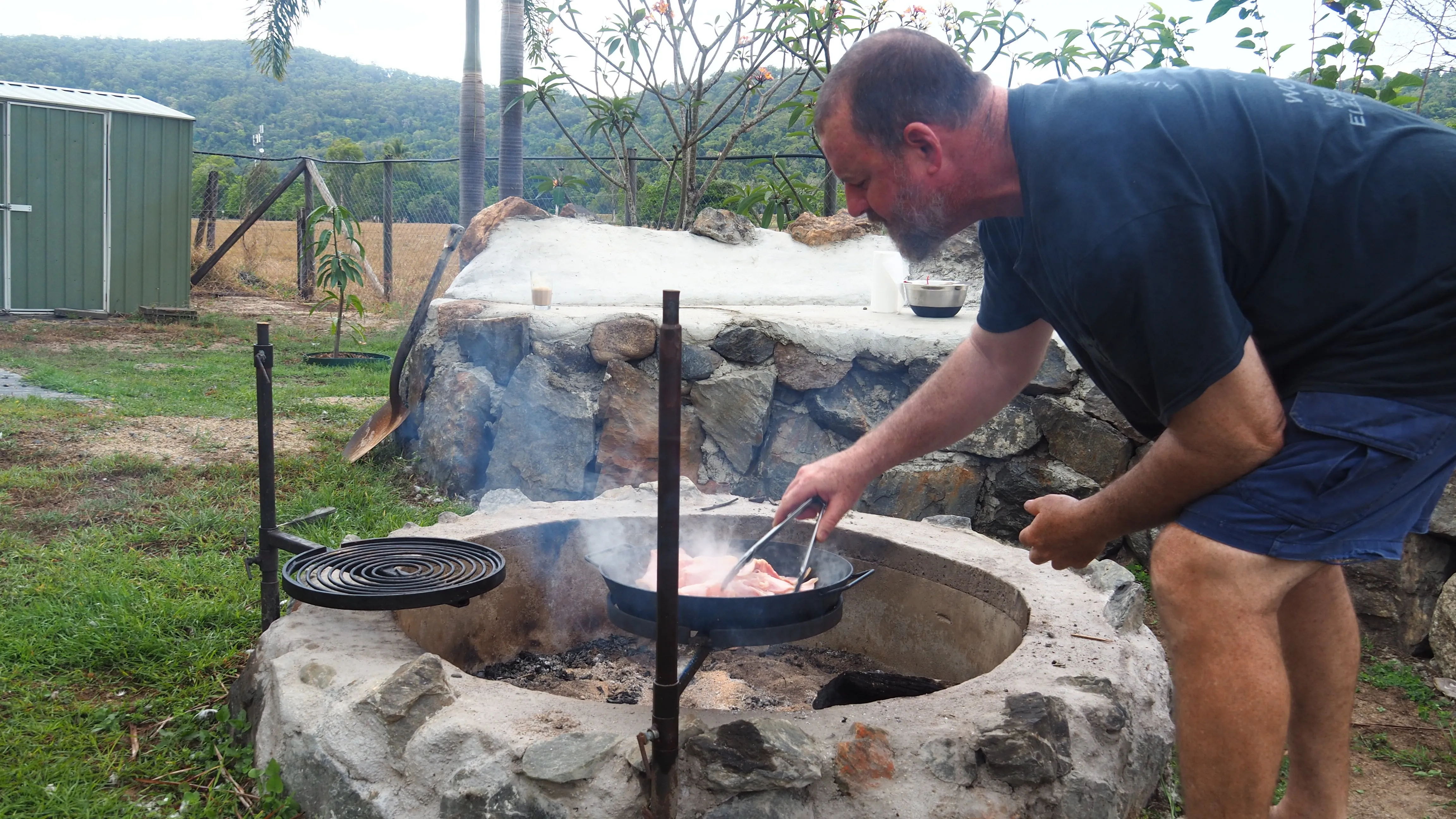 Swinging Grill, Cradle & BBQ Pan