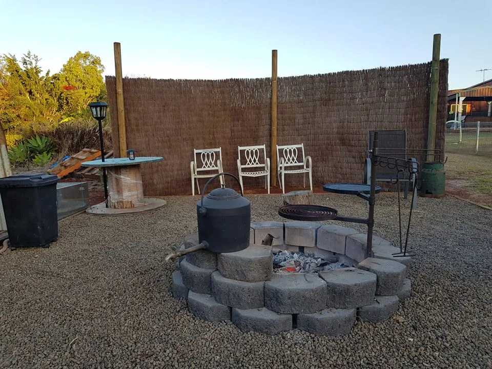 Swinging Hot Plate & Grill, BBQ Pan with Camp Oven Hook & Gloves