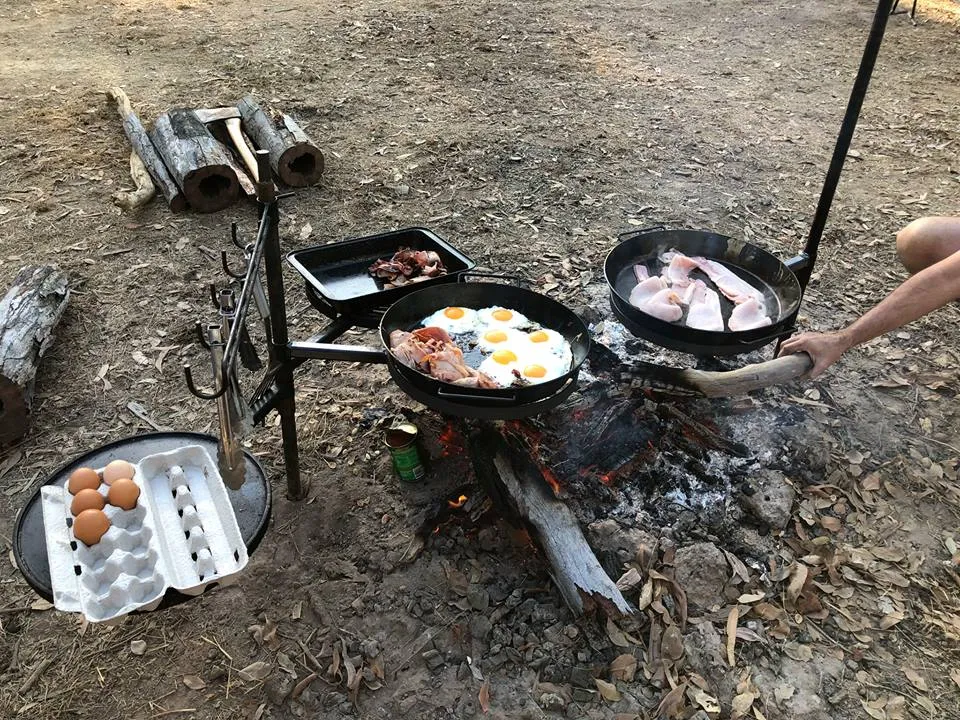 Swinging Hot Plate & Grill, BBQ Pan with Camp Oven Hook & Gloves