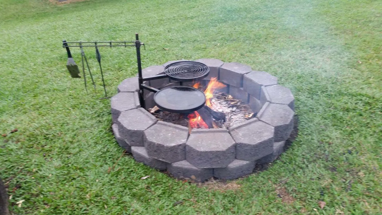 Swinging Hot Plate & Grill, BBQ Pan with Camp Oven Hook & Gloves