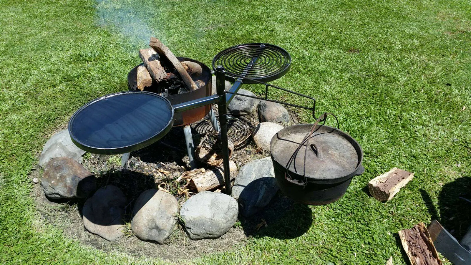 Swinging Hot Plate & Grill, BBQ Pan with Camp Oven Hook & Gloves